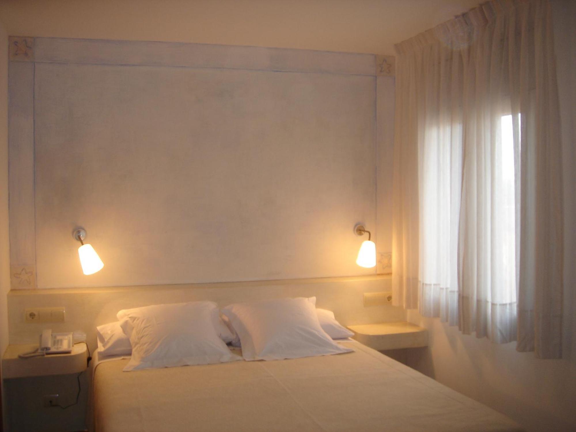Hotel Carmen Roses Kültér fotó