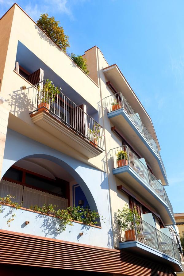 Hotel Carmen Roses Kültér fotó