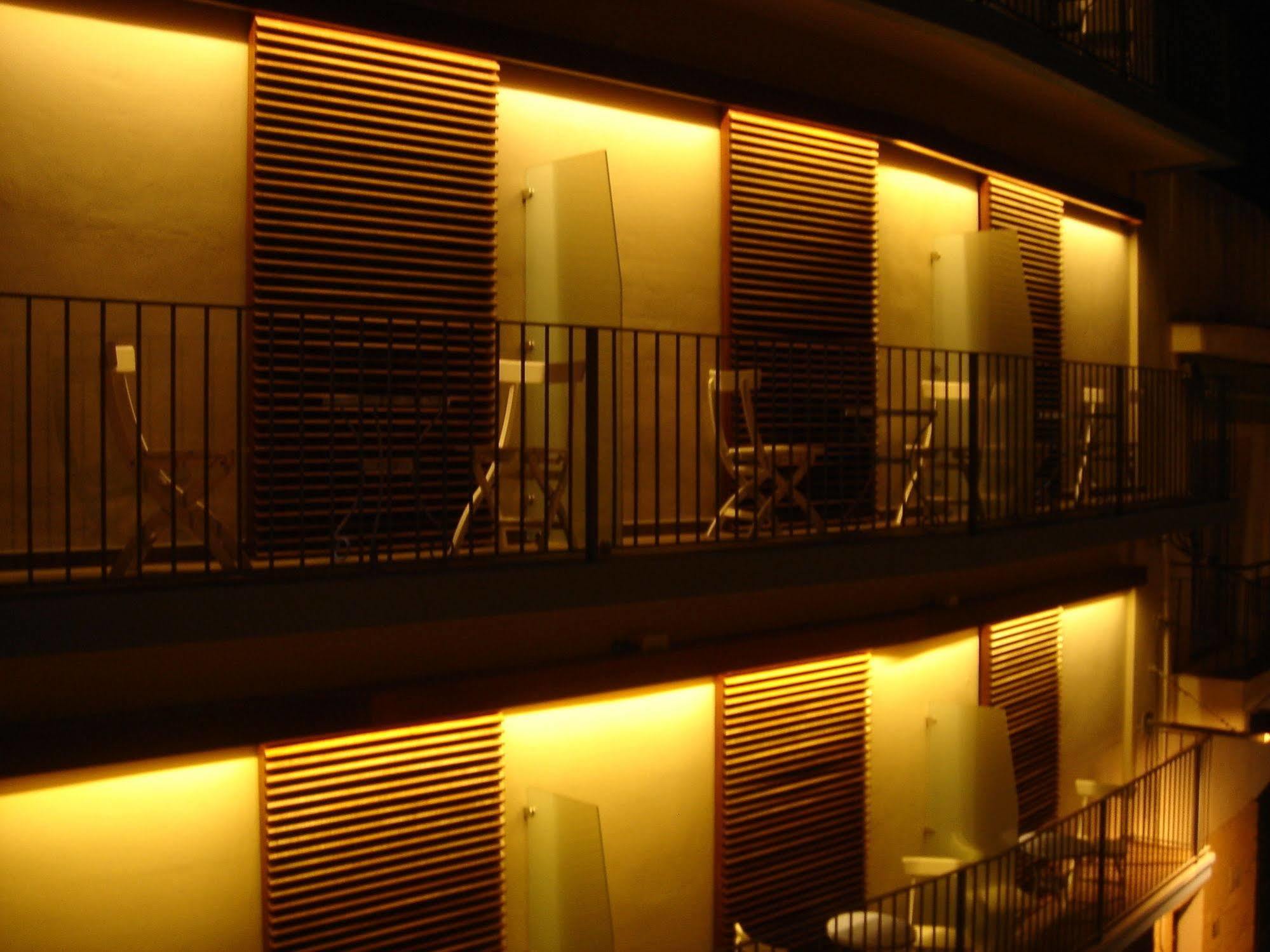 Hotel Carmen Roses Kültér fotó