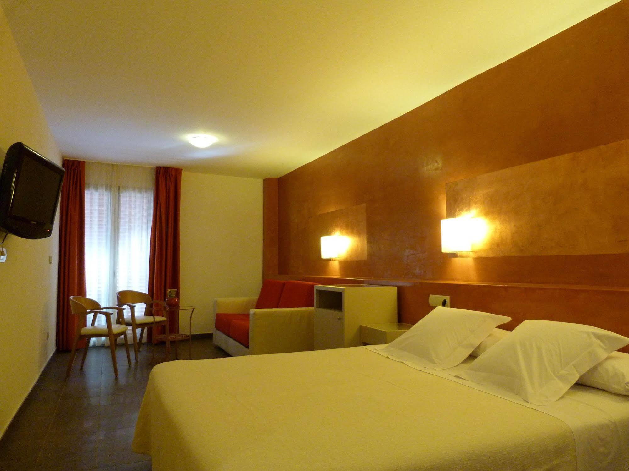 Hotel Carmen Roses Kültér fotó