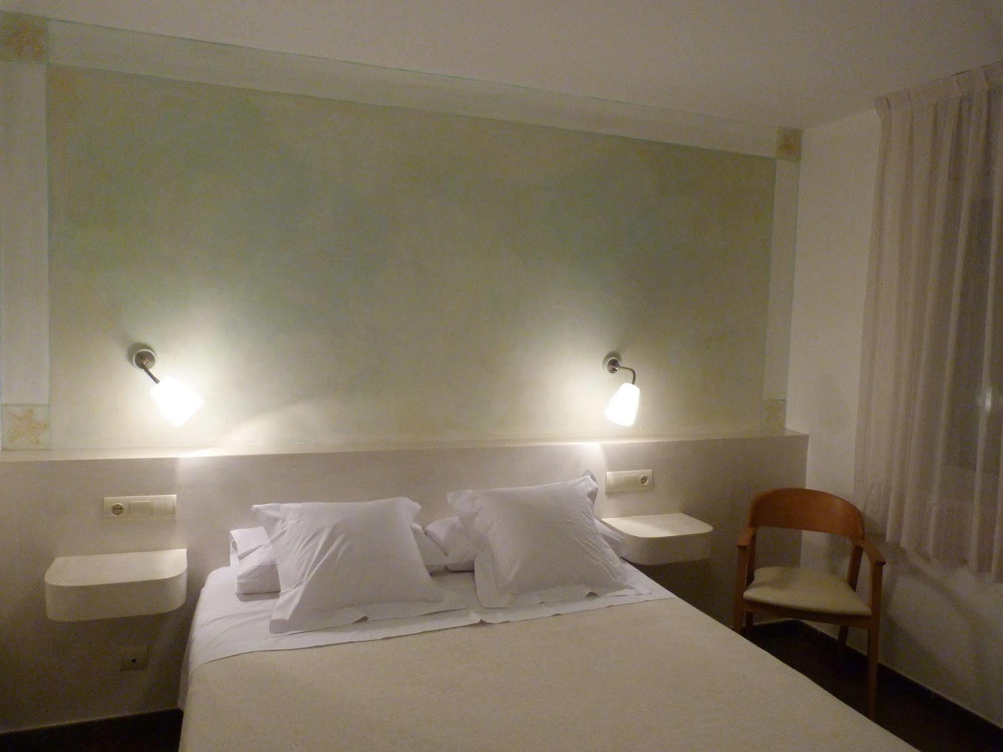 Hotel Carmen Roses Kültér fotó
